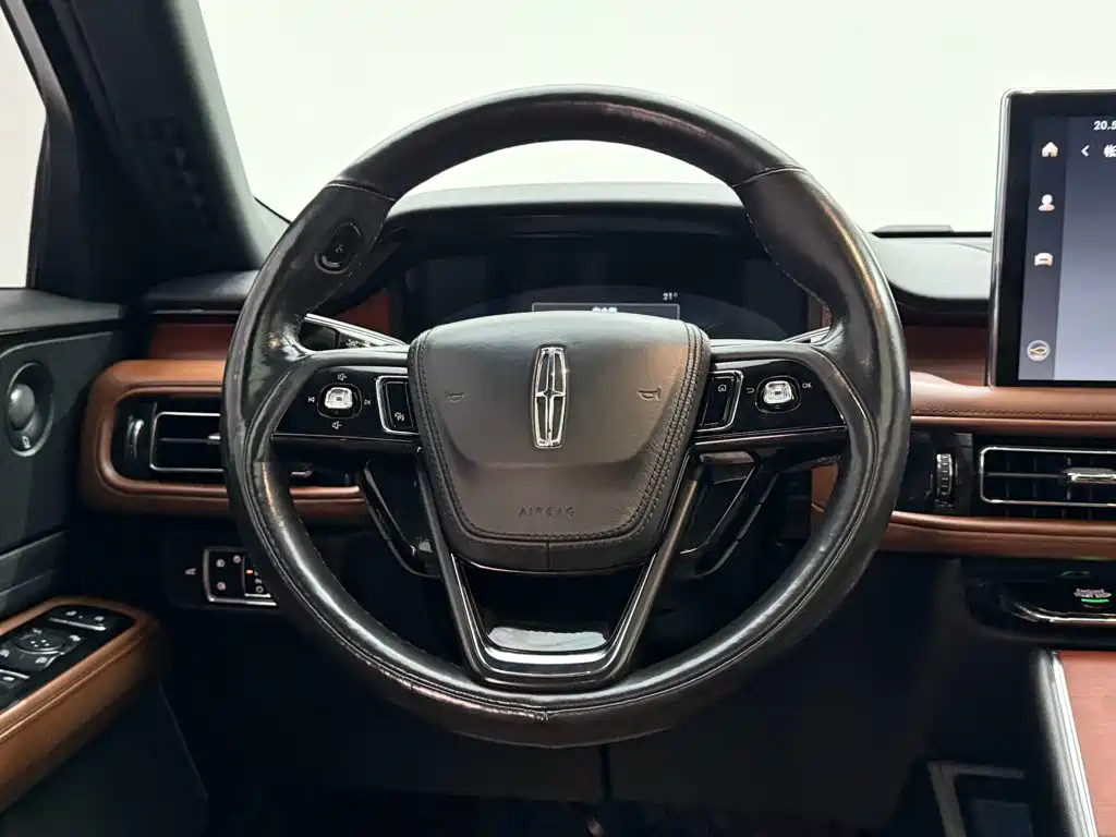 Lincoln Aviator — фото 14