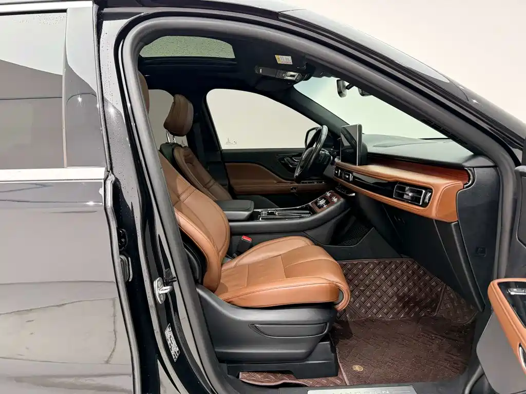 Lincoln Aviator — фото 18