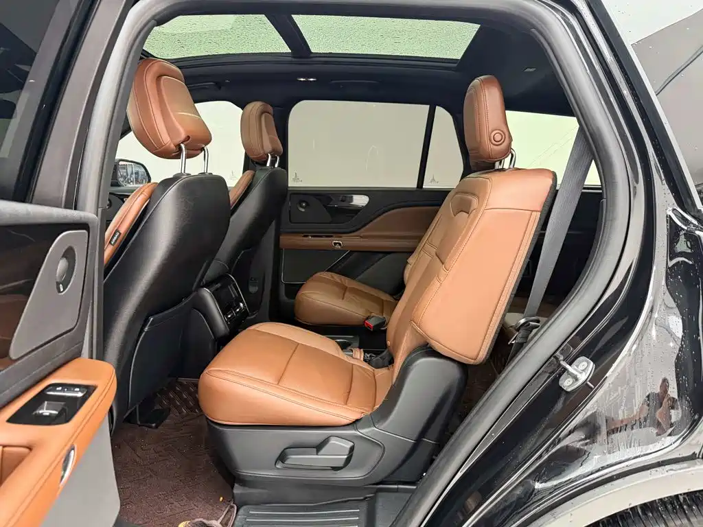 Lincoln Aviator — фото 19