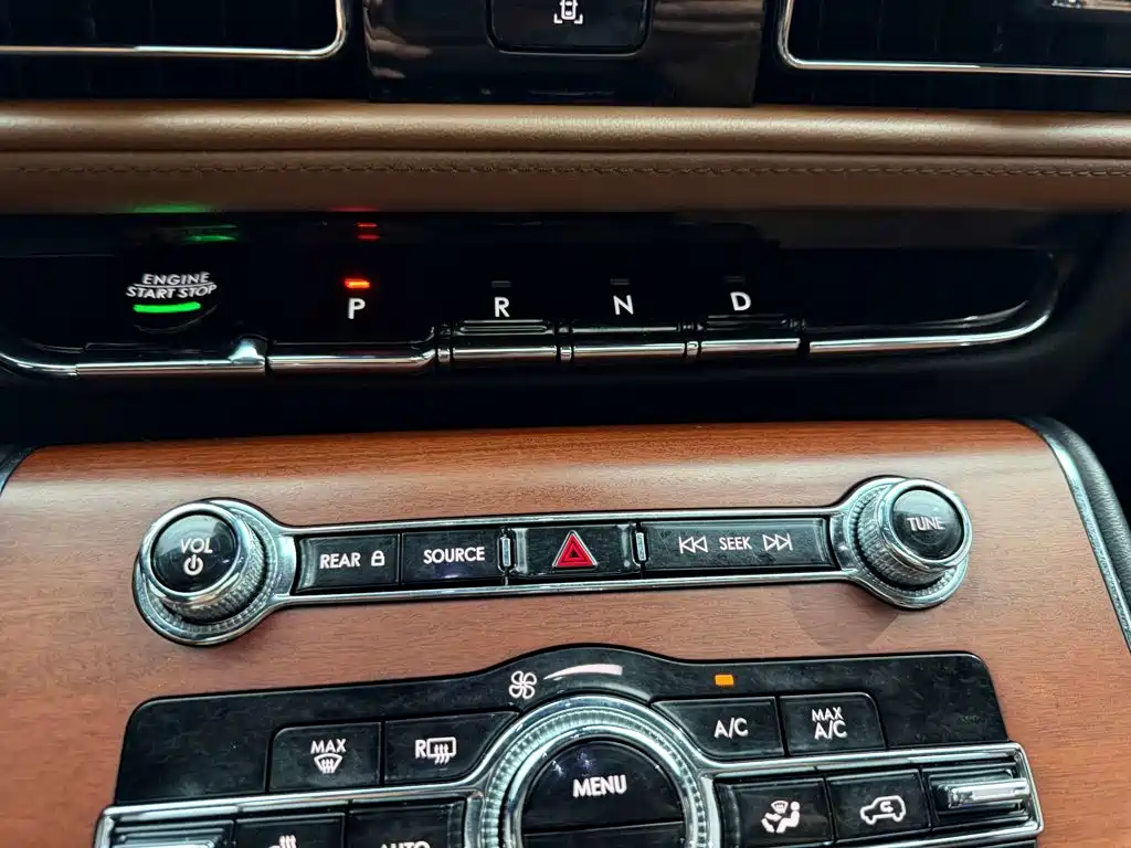 Lincoln Aviator — фото 20