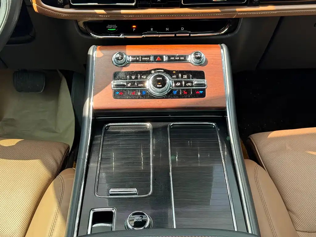 Lincoln Aviator — фото 15