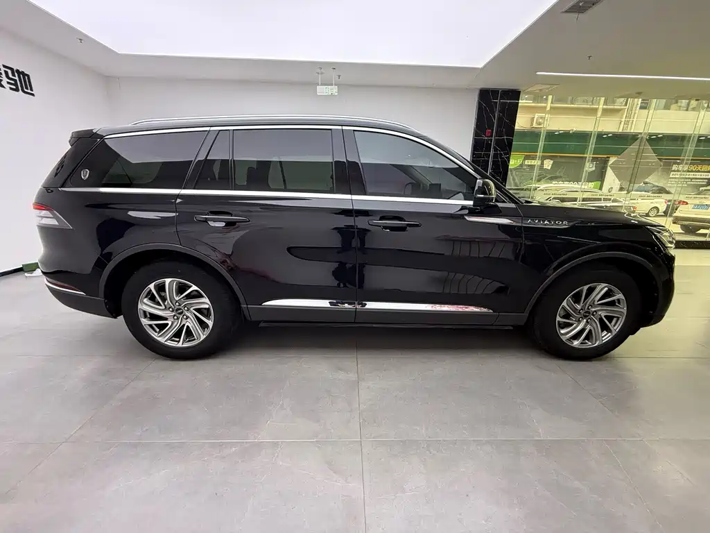 Lincoln Aviator — фото 11