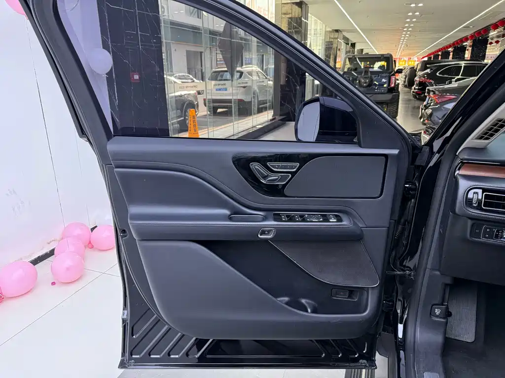 Lincoln Aviator — фото 14