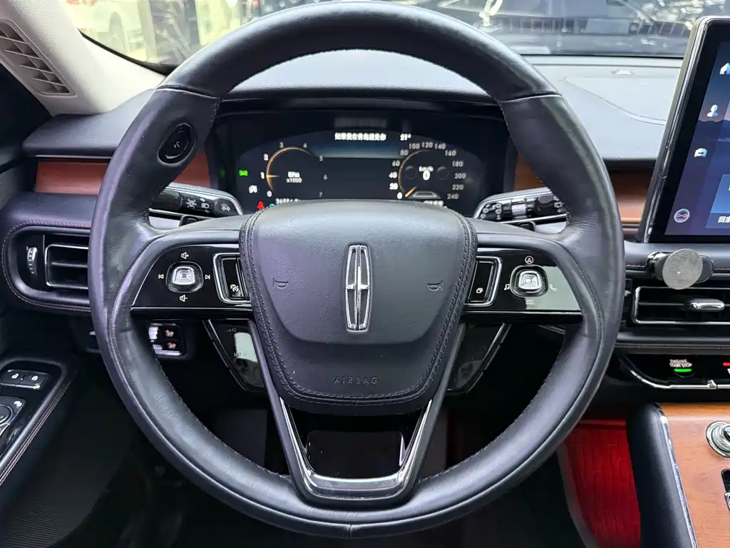 Lincoln Aviator — фото 15