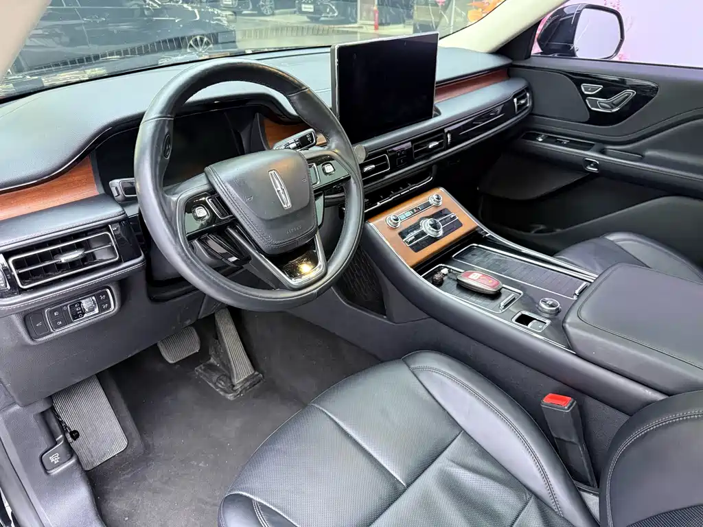Lincoln Aviator — фото 18