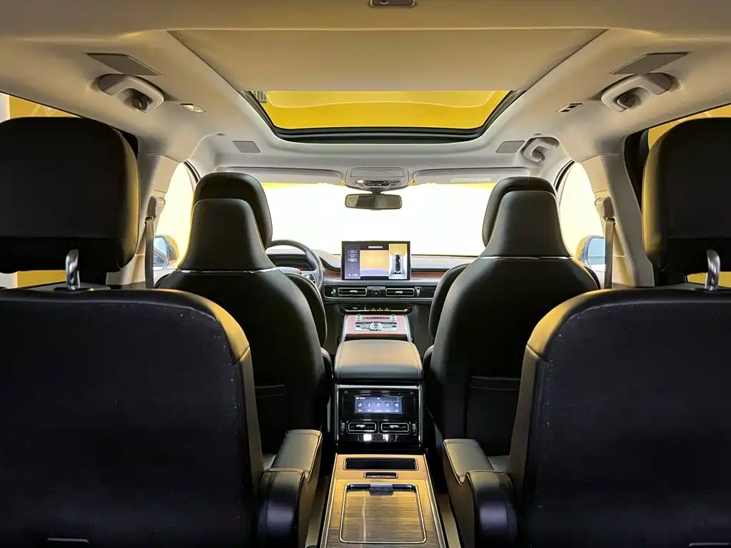 Lincoln Aviator — фото 38