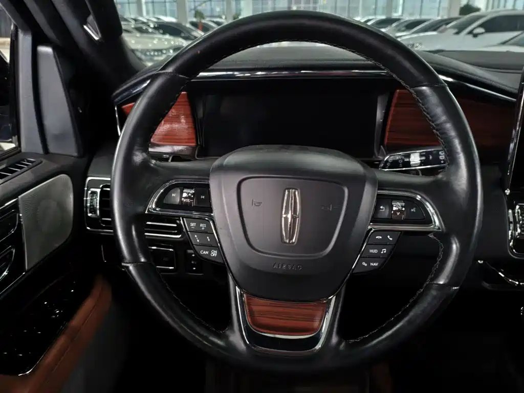 Lincoln Navigator — фото 10