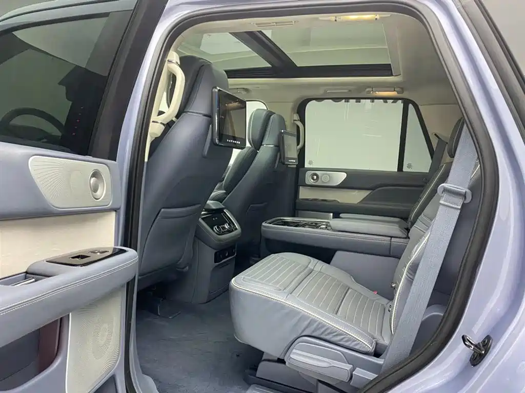 Lincoln Navigator — фото 19