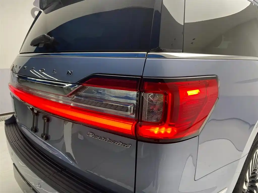 Lincoln Navigator — фото 10