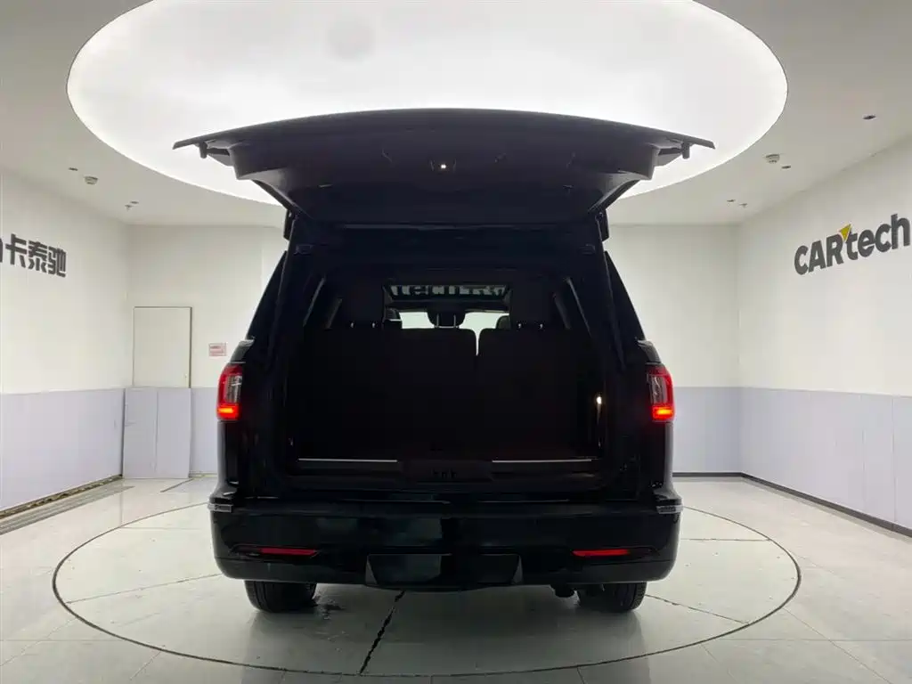Lincoln Navigator — фото 13