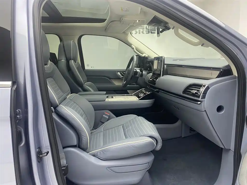 Lincoln Navigator — фото 18