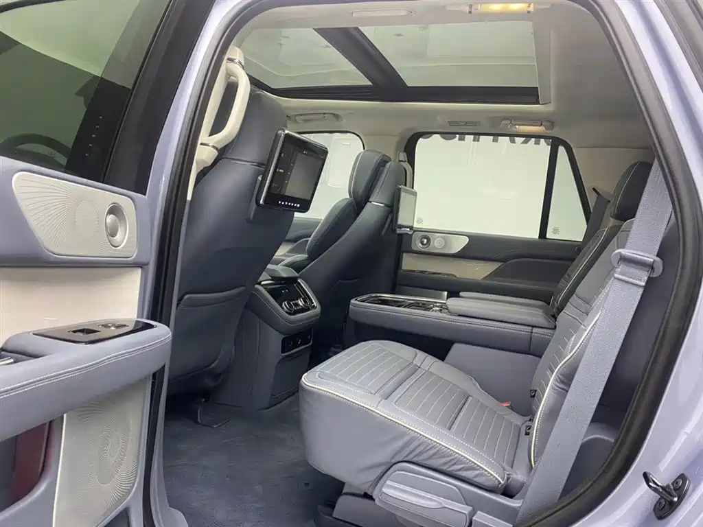 Lincoln Navigator — фото 19