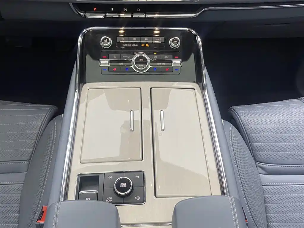 Lincoln Navigator — фото 22