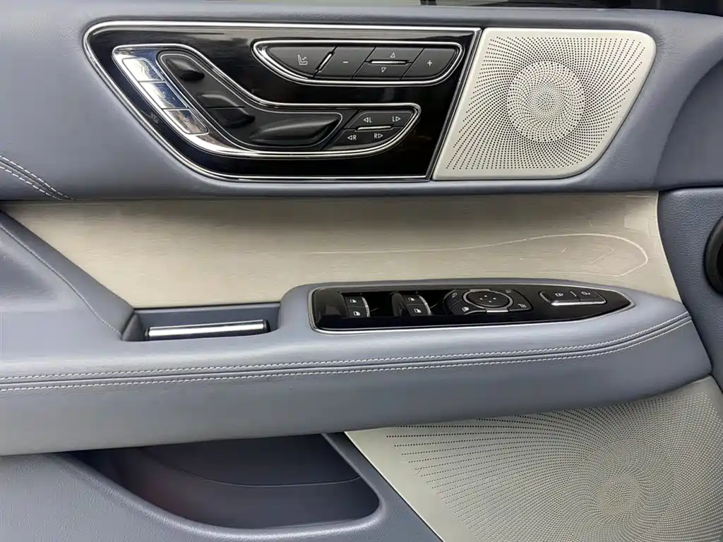 Lincoln Navigator — фото 26