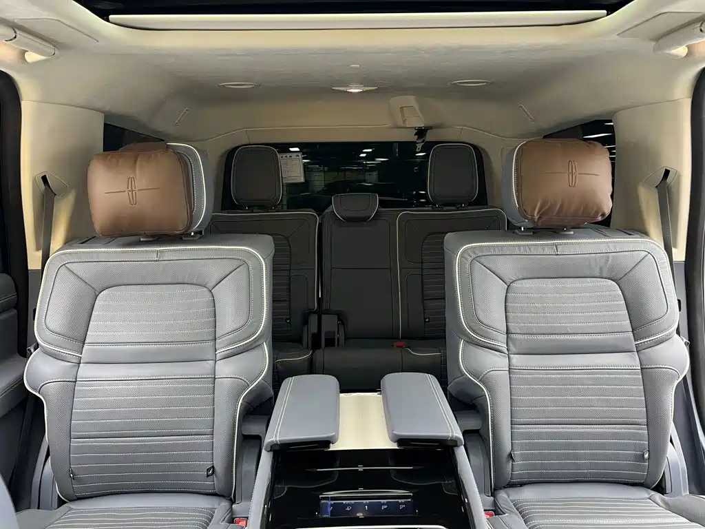 Lincoln Navigator — фото 25