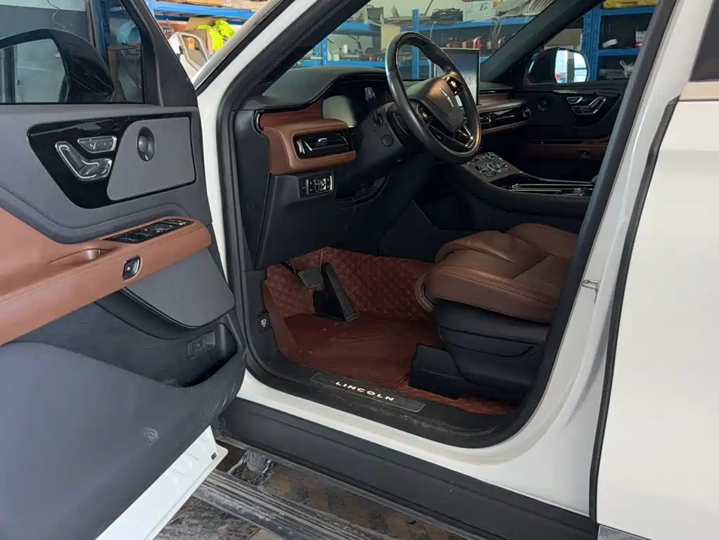 Lincoln Aviator — фото 13