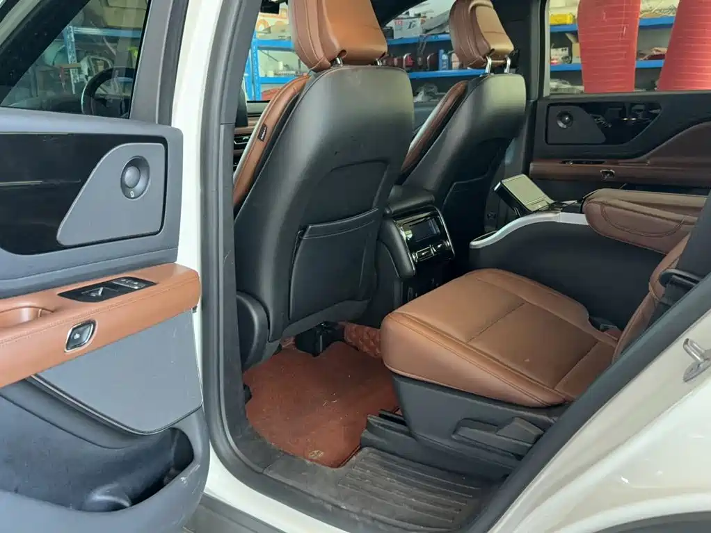 Lincoln Aviator — фото 14