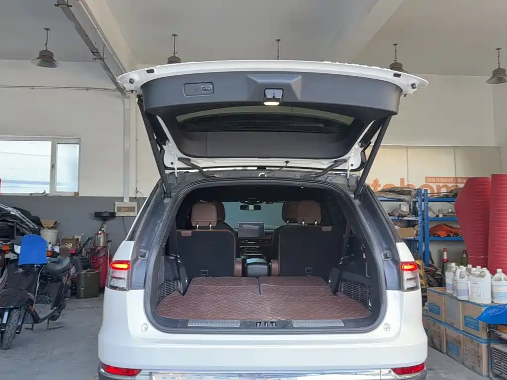 Lincoln Aviator — фото 19
