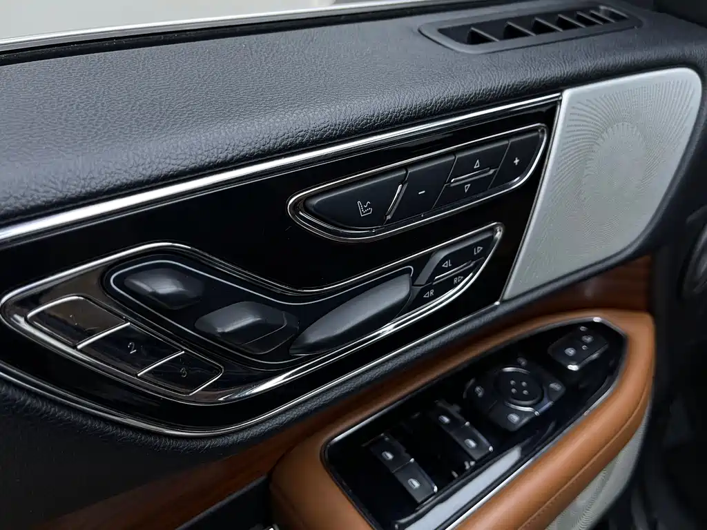 Lincoln Navigator — фото 8