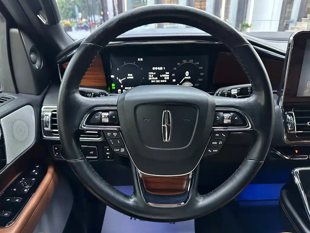 Lincoln Navigator — фото 10