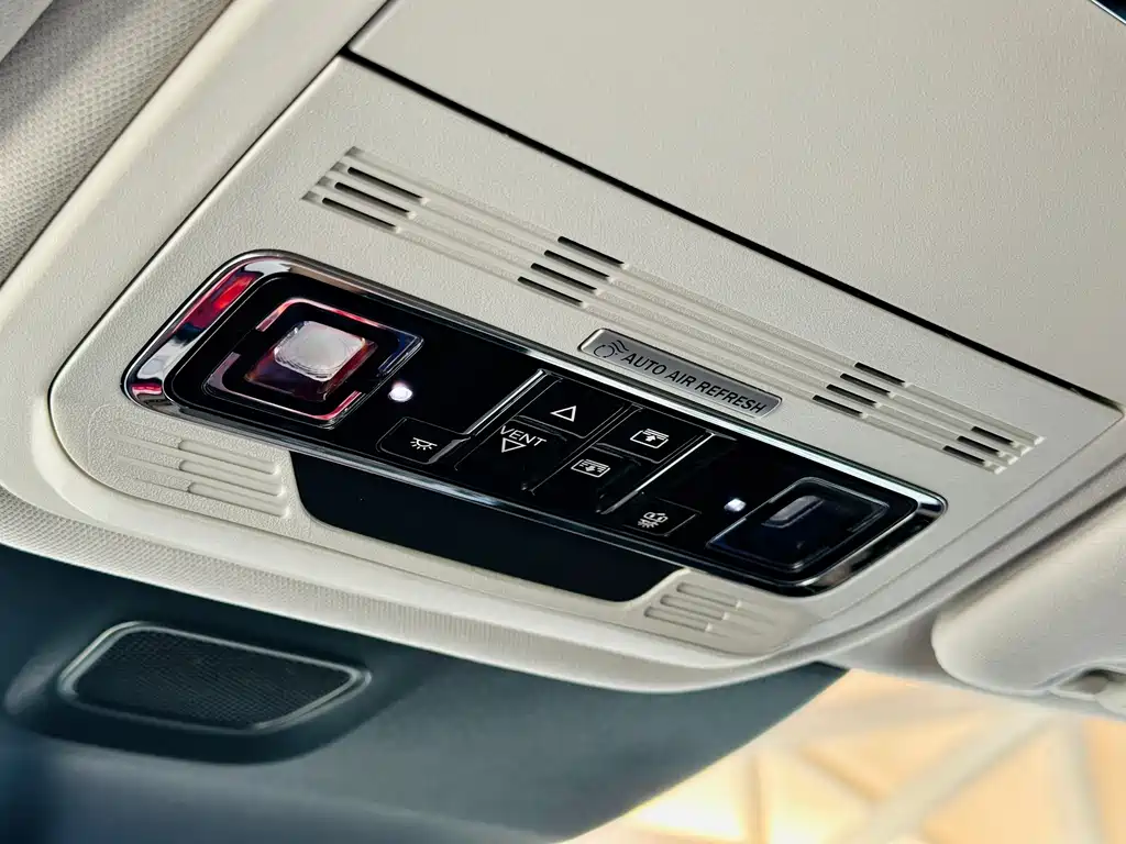 Lincoln Aviator — фото 15