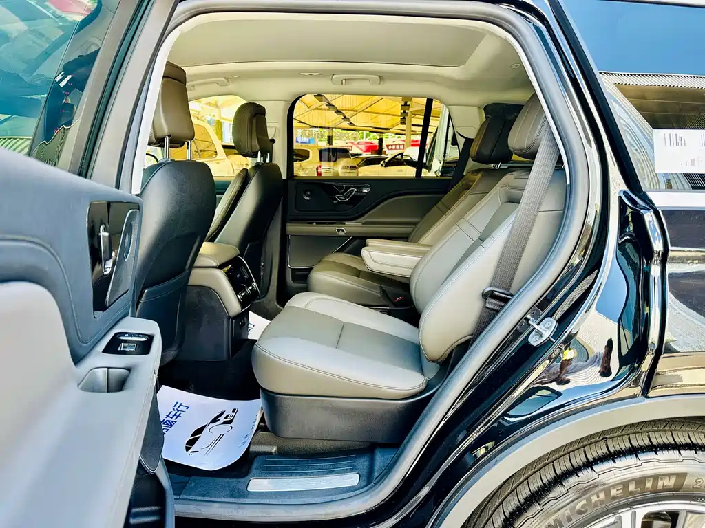 Lincoln Aviator — фото 7
