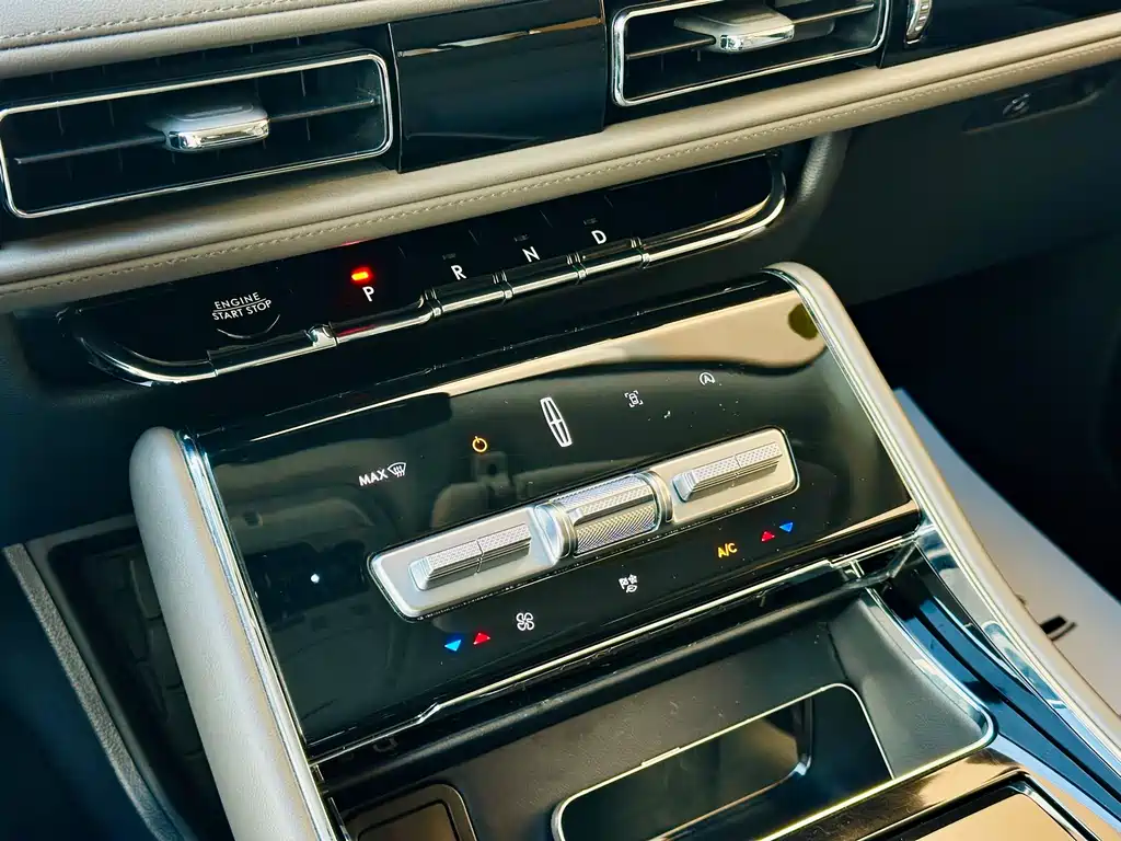 Lincoln Aviator — фото 10