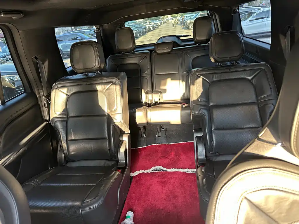 Lincoln Navigator — фото 11