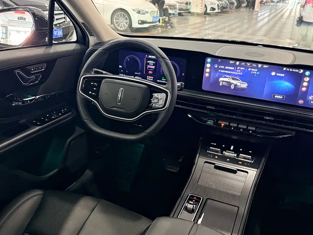 Lincoln Corsair — фото 13