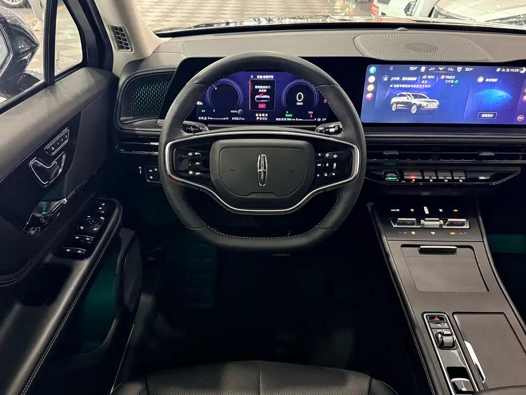 Lincoln Corsair — фото 14