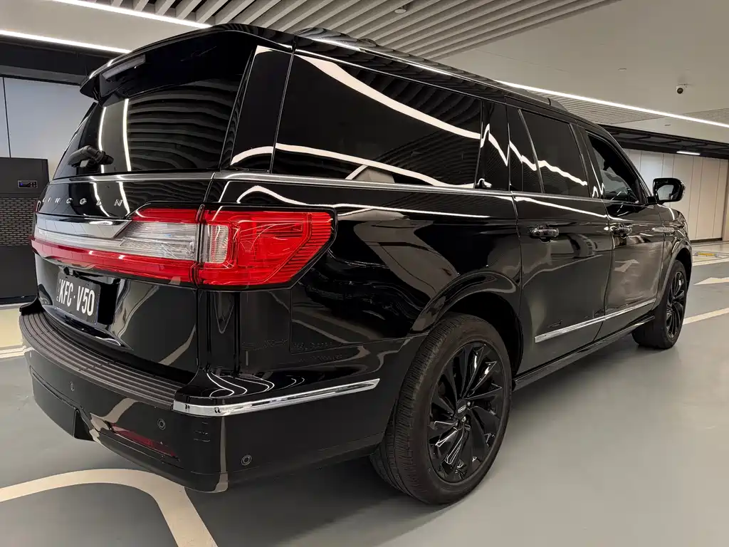 Lincoln Navigator — фото 11
