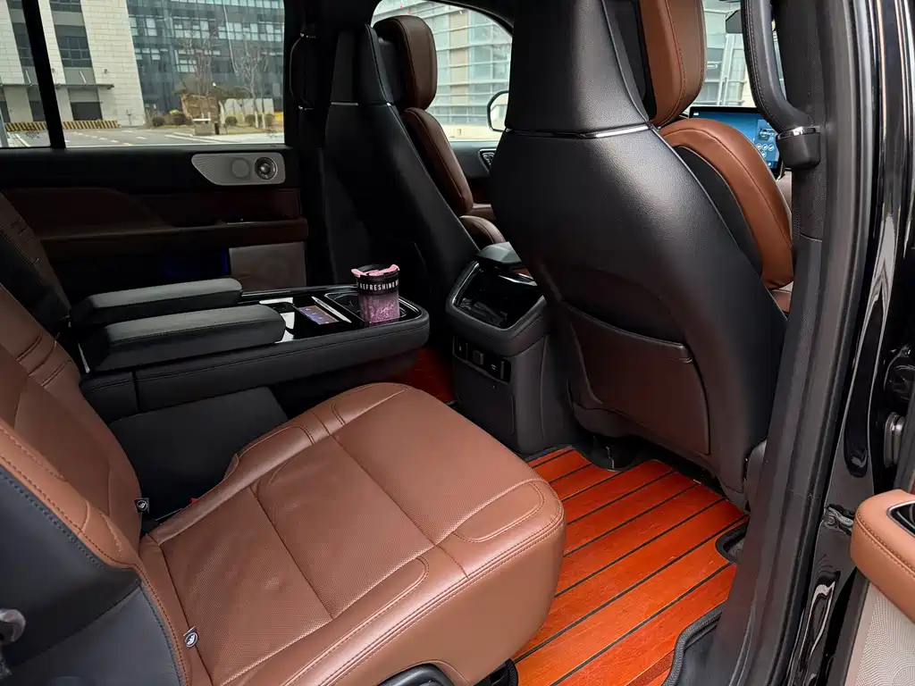 Lincoln Navigator — фото 11