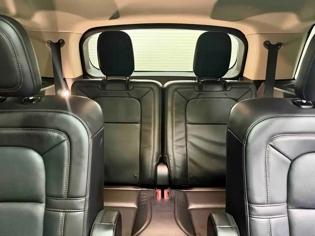 Lincoln Aviator — фото 11