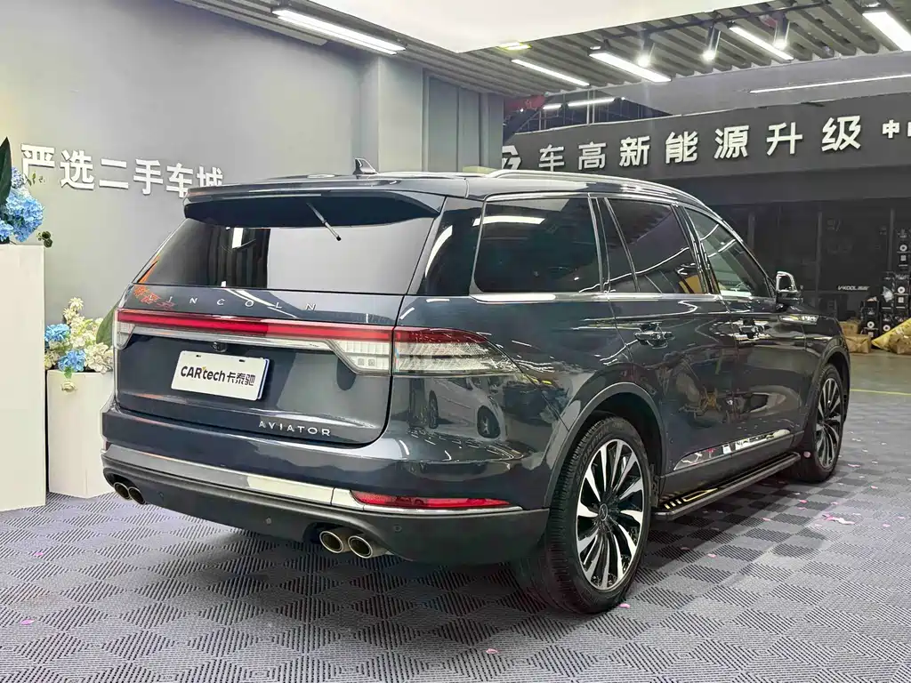 Lincoln Aviator — фото 15