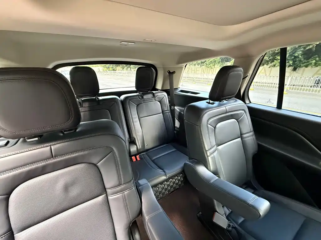 Lincoln Aviator — фото 14