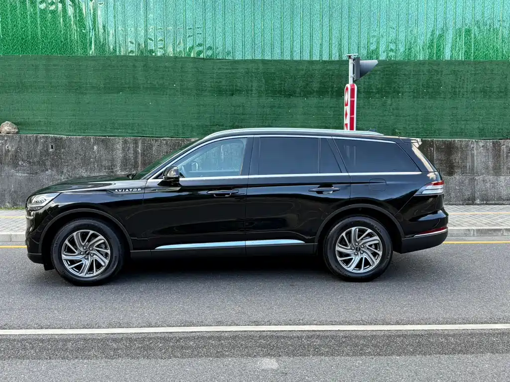 Lincoln Aviator — фото 7