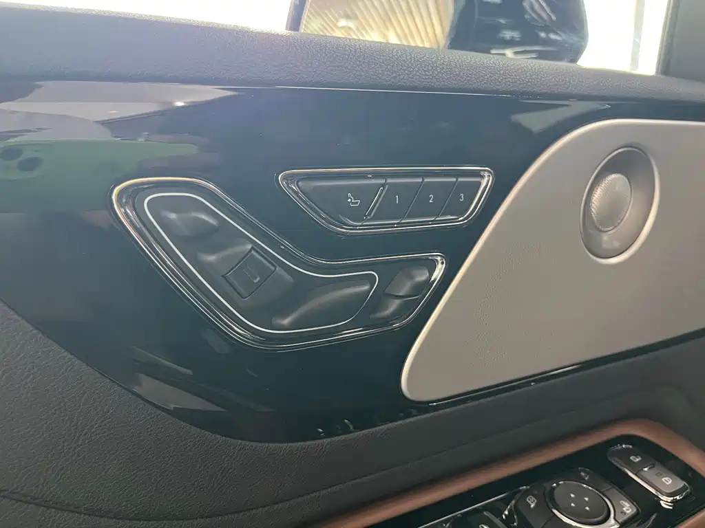 Lincoln Aviator — фото 11