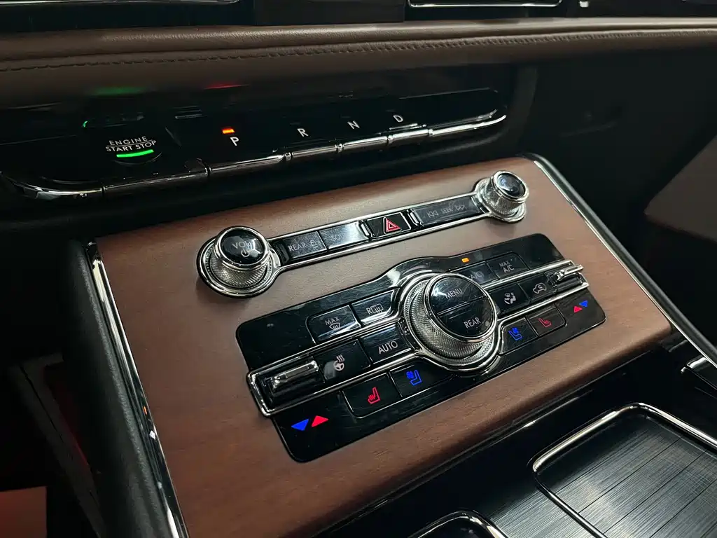 Lincoln Aviator — фото 10