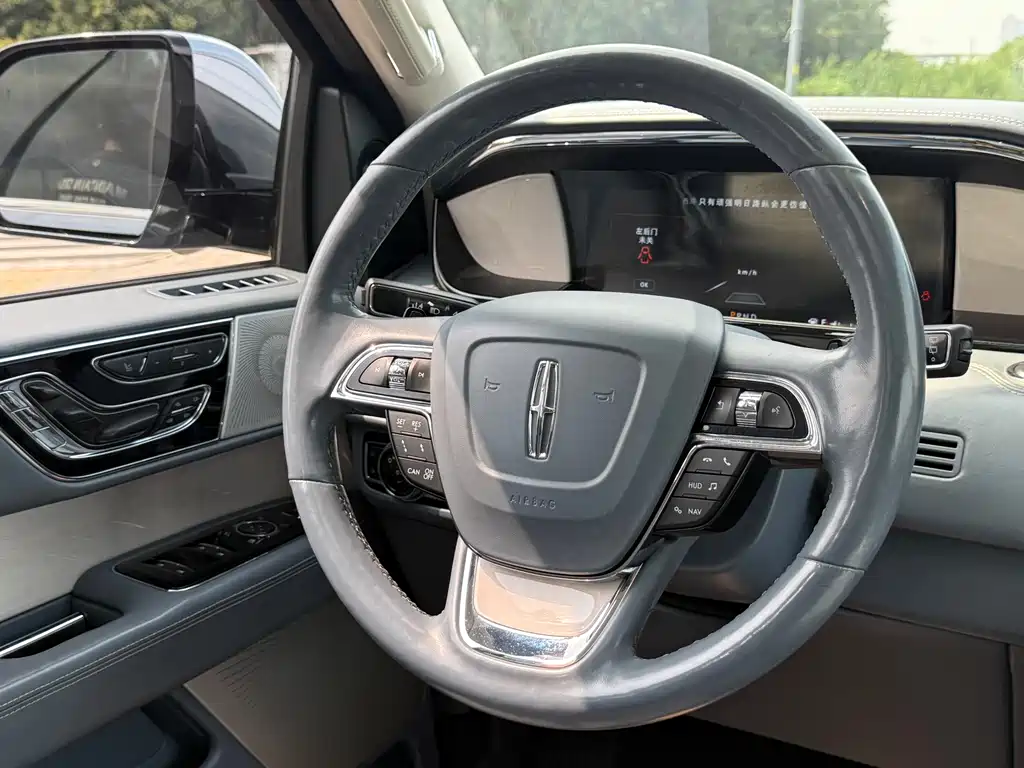 Lincoln Navigator — фото 8