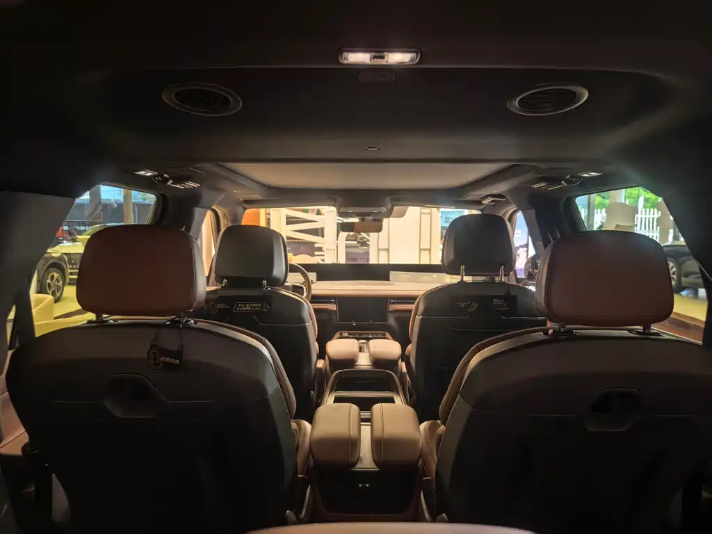 Lincoln Navigator — фото 15