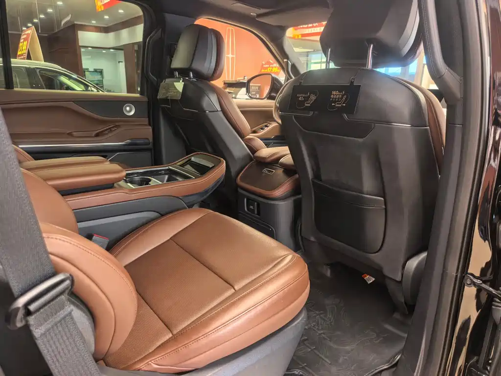 Lincoln Navigator — фото 19