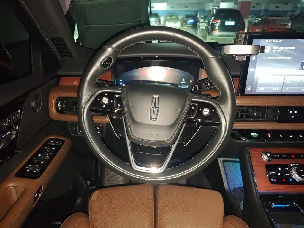 Lincoln Aviator — фото 11