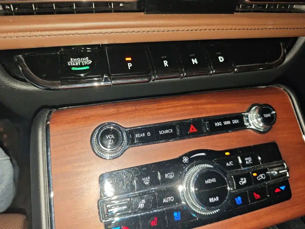 Lincoln Aviator — фото 15