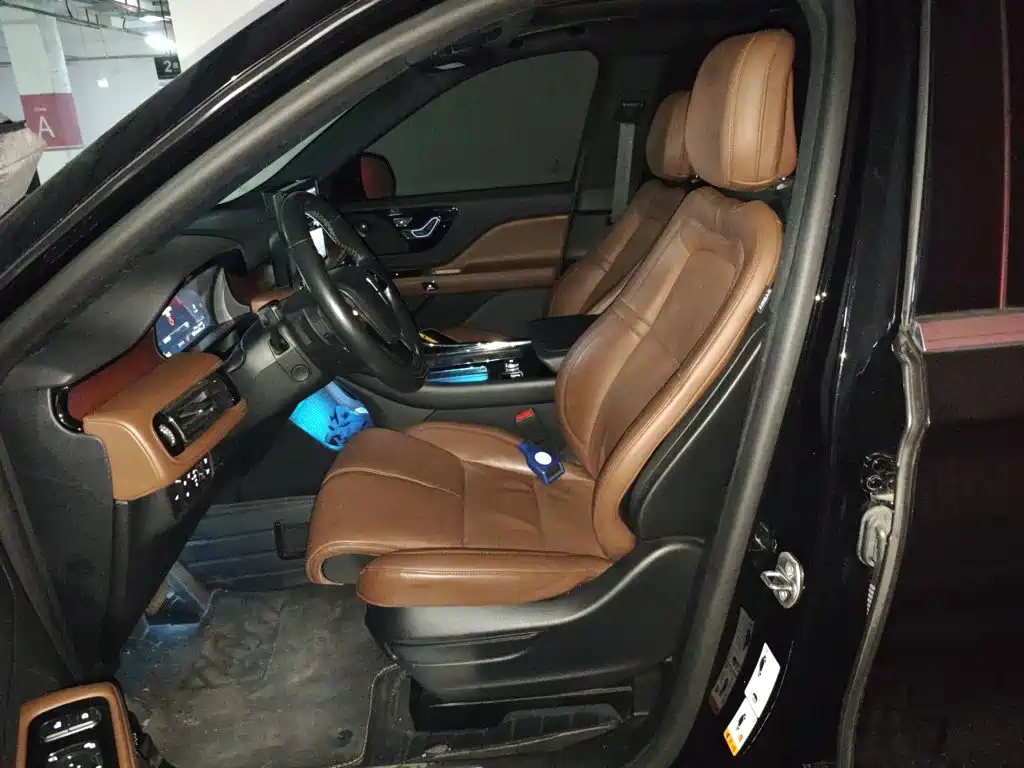 Lincoln Aviator — фото 16