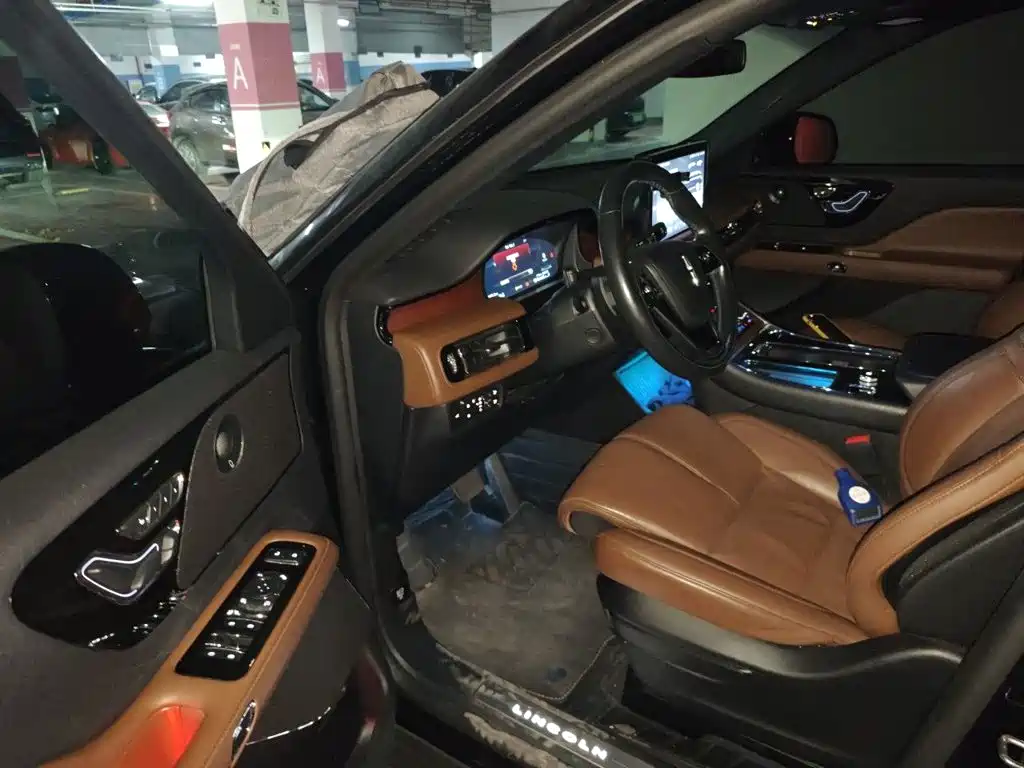 Lincoln Aviator — фото 17