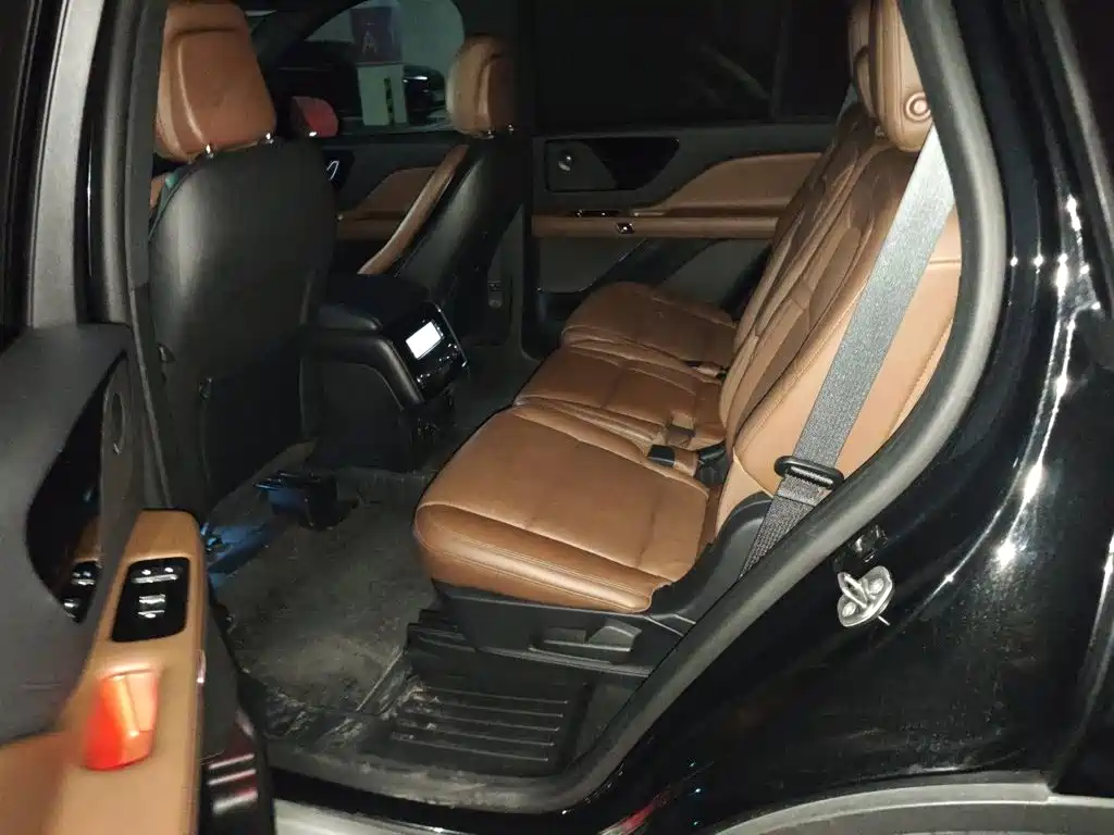 Lincoln Aviator — фото 18