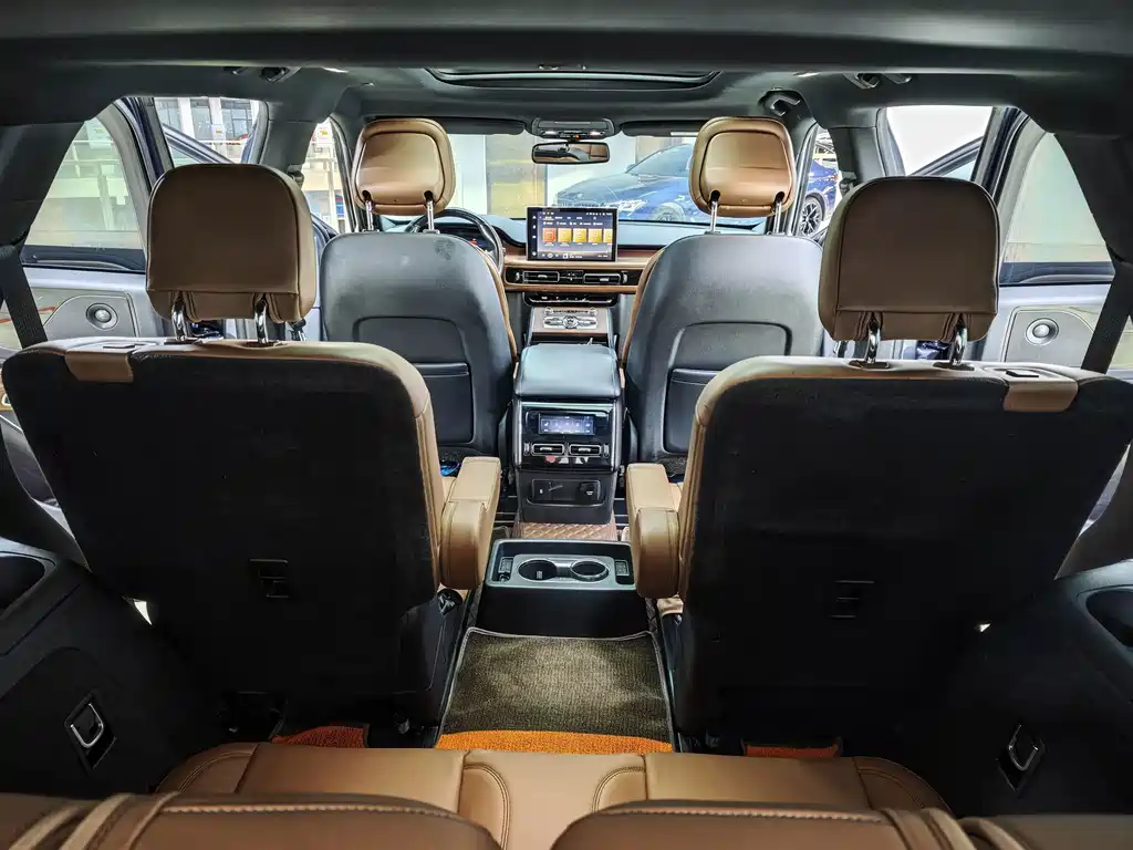 Lincoln Aviator — фото 11