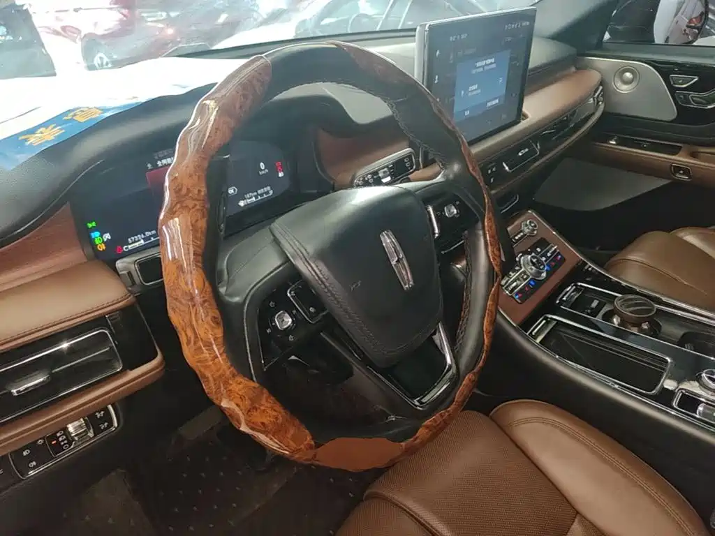 Lincoln Aviator — фото 11