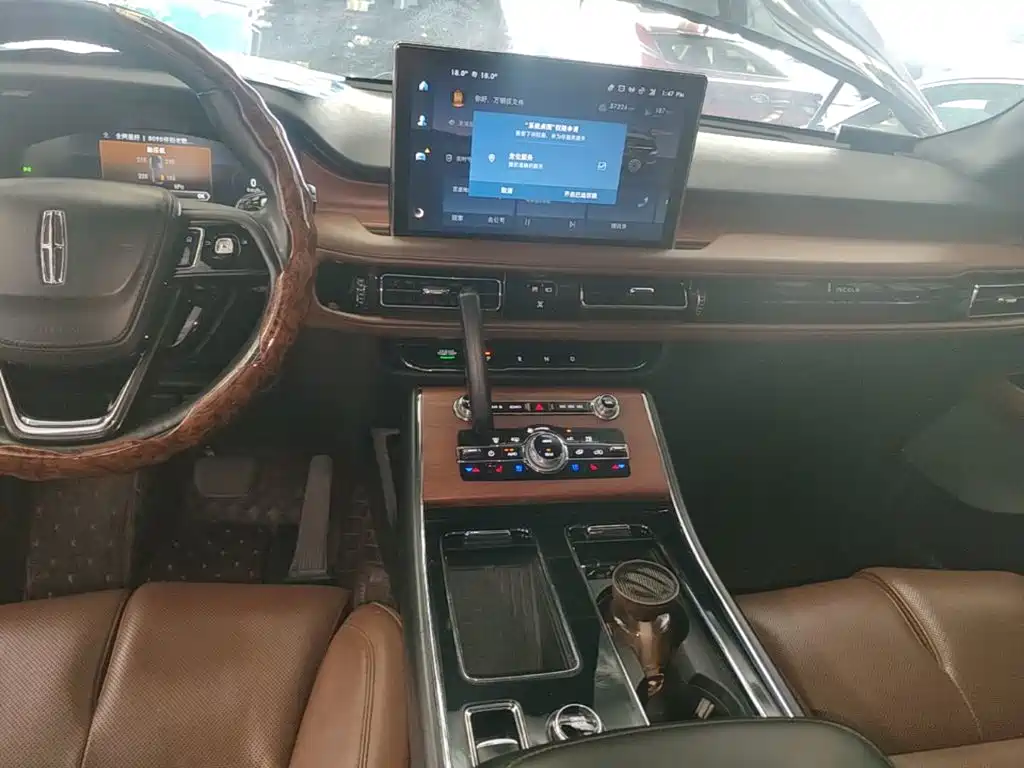 Lincoln Aviator — фото 13