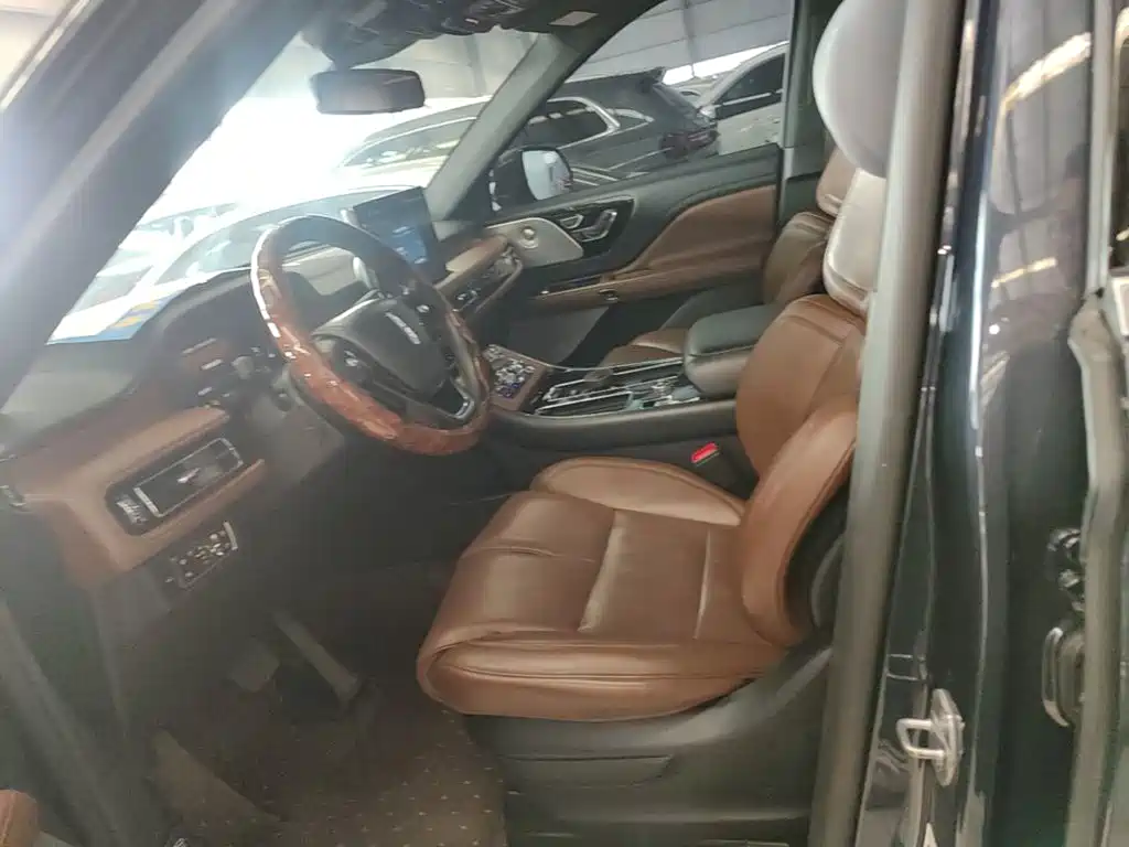 Lincoln Aviator — фото 15